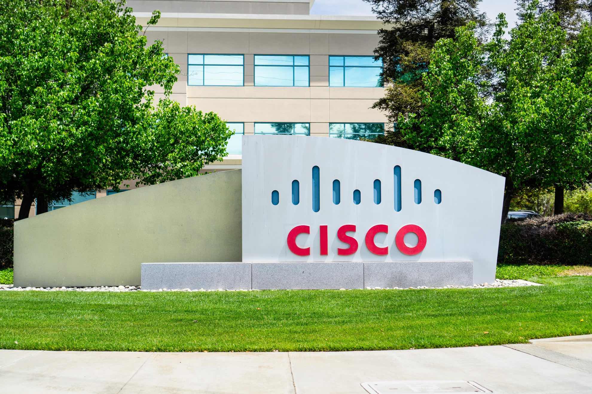 What's the difference between Cisco SD-WAN vs Meraki SD-WAN?